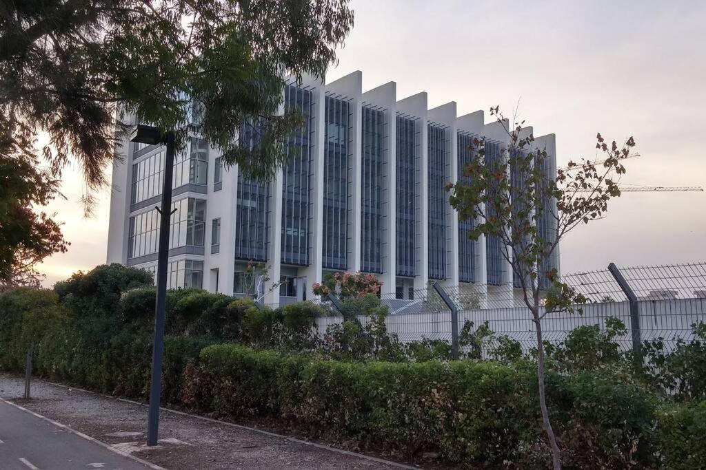 Studio In Herzliya, Near Idc & Park 外观 照片